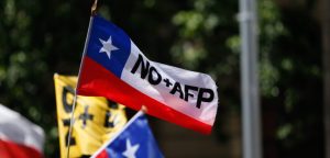 16 de Octubre del 2016/SANTIAGO Se realiza la tercera marcha en contra de las AFP, denominada NO+AFP, que se desarrolla desde la palza de los Heroes, hasta Portugal con Alameda FOTO:FRANCISCO FLORES SEGUEL/AGENCIAUNO